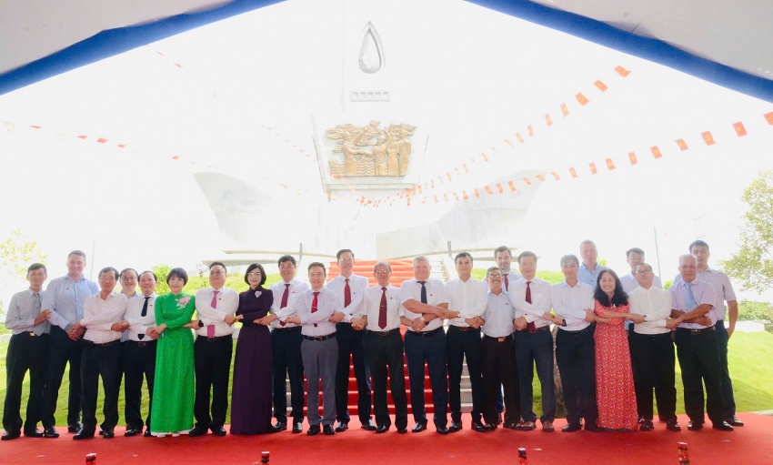 Tượng đài Dầu khí - Biểu tượng gắn kết của ngành Dầu khí với tỉnh Bà Rịa-Vũng Tàu Tượng đài Dầu khí - Biểu tượng gắn kết của ngành Dầu khí với tỉnh Bà Rịa-Vũng Tàu