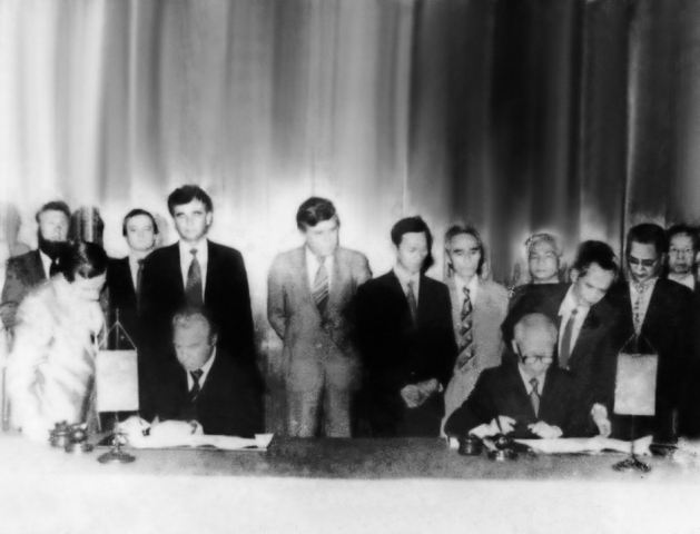 19/06/1981 Lễ ký Hiệp định Liên Chính phủ Việt Nam – Liên Xô về việc thành lập Liên doanh Dầu khí Việt -Xô (nay là Liên doanh Việt – Nga Vietsovpetro) 1858-38-nam-thanh-lap-vsp01