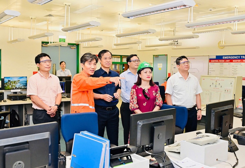 Chủ tịch CĐ DKVN thăm hỏi, động viên người lao động NCSP Chủ tịch CĐ DKVN thăm hỏi, động viên người lao động NCSP