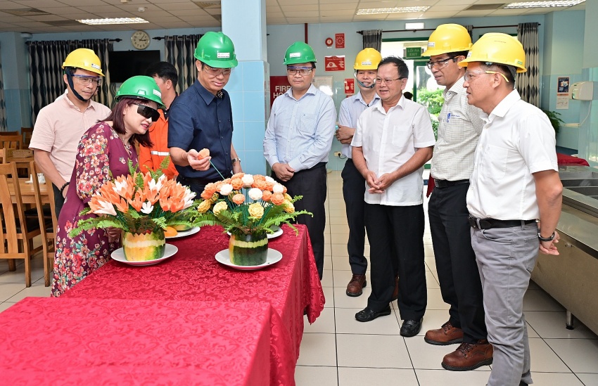 Chủ tịch Công đoàn Dầu khí Việt Nam thăm hỏi, động viên người lao động NCSP Chủ tịch CĐ DKVN thăm hỏi, động viên người lao động NCSP