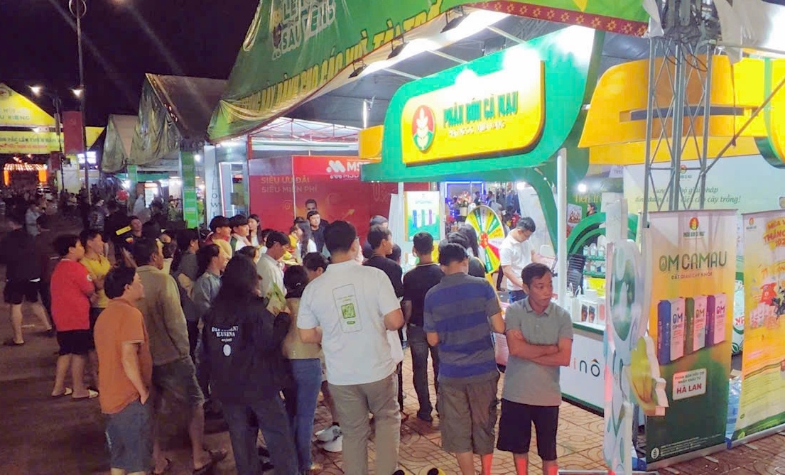 Phân bón Cà Mau là Nhà tài trợ kim cương tại Lễ hội Sầu riêng Krông Pắc 2024 Phân bón Cà Mau là Nhà tài trợ kim cương tại Lễ hội Sầu riêng Krông Pắc 2024