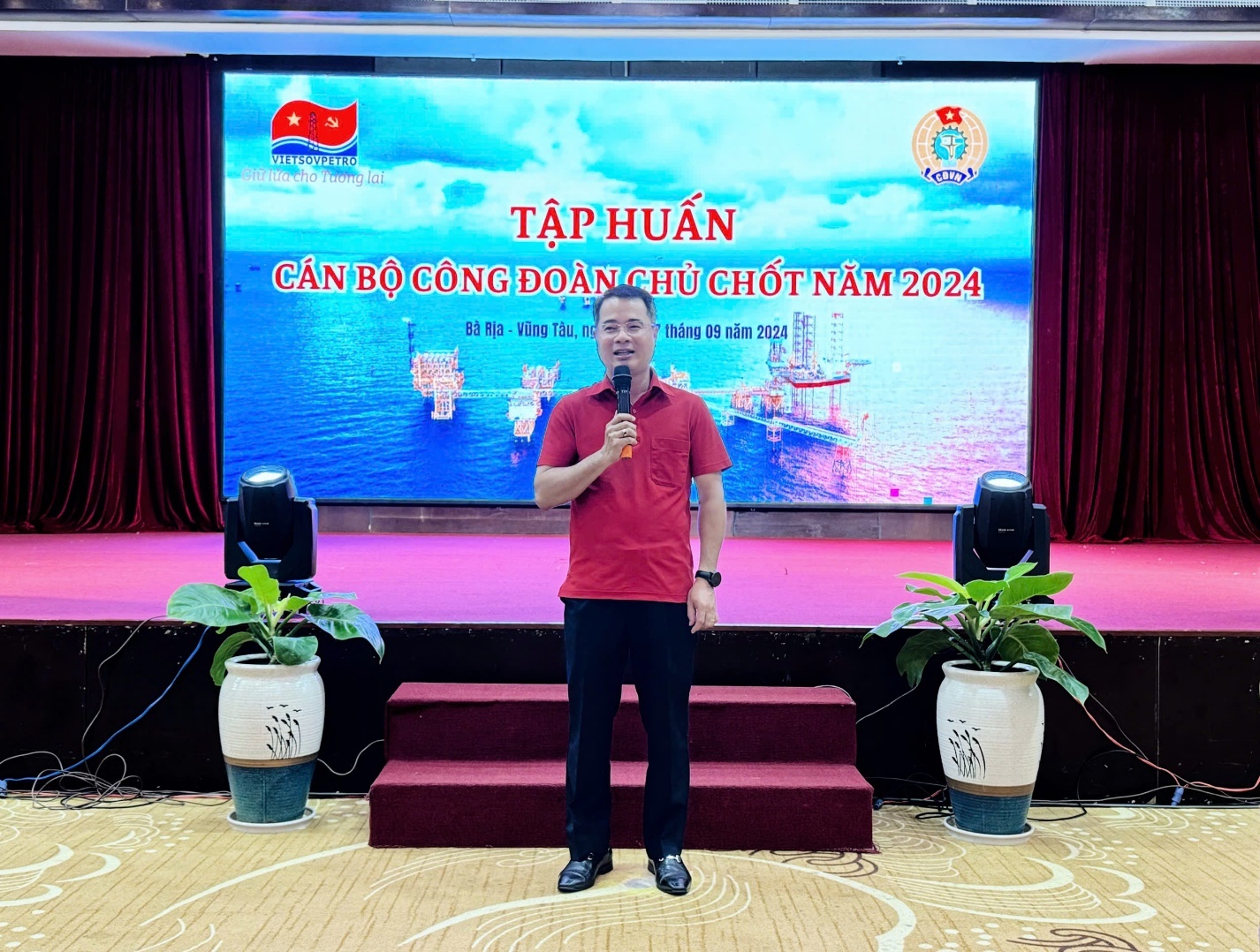 Công đoàn Vietsovpetro tổ chức Hội nghị tập huấn cán bộ Công đoàn chủ chốt năm 2024 Công đoàn Vietsovpetro tổ chức Hội nghị tập huấn cán bộ Công đoàn chủ chốt năm 2024