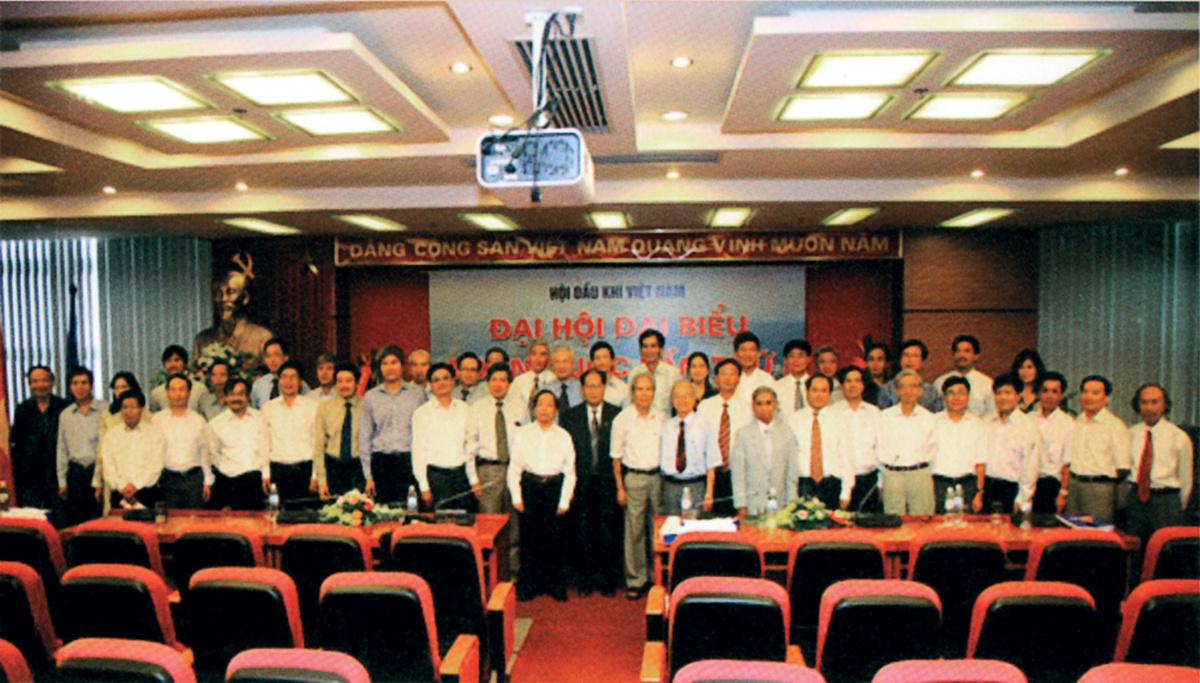 Hội Dầu khí góp tiếng nói trung thực, trách nhiệm, trí tuệ, đồng hành với sự phát triển ngành Dầu khí Lễ ra mắt Ban Chấp hành Hội Dầu khí Việt Nam khóa I (ngày 12-9-2009)