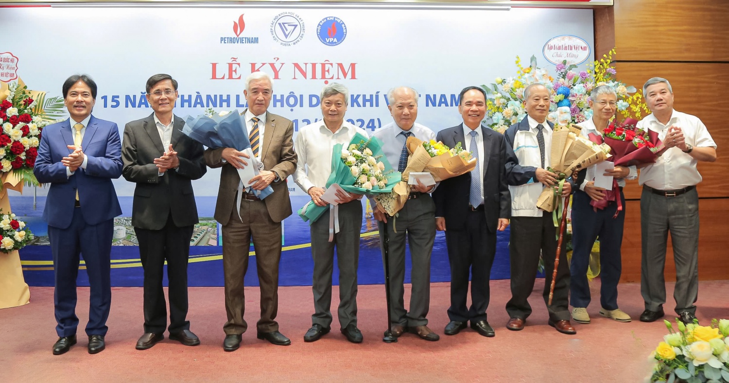 Lễ kỷ niệm 15 năm thành lập Hội Dầu khí Việt Nam Lễ kỷ niệm 15 năm thành lập Hội Dầu khí Việt Nam