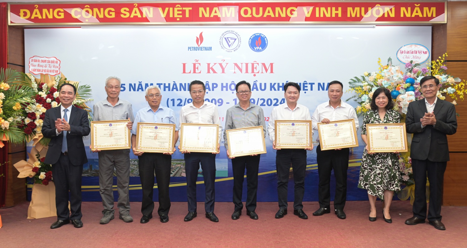Lễ kỷ niệm 15 năm thành lập Hội Dầu khí Việt Nam Lễ kỷ niệm 15 năm thành lập Hội Dầu khí Việt Nam