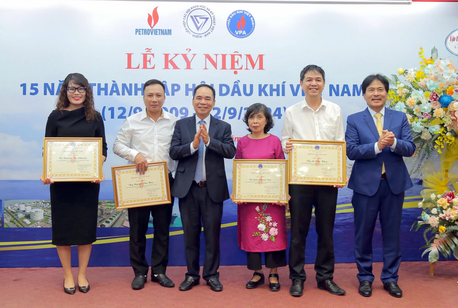 Lễ kỷ niệm 15 năm thành lập Hội Dầu khí Việt Nam Lễ kỷ niệm 15 năm thành lập Hội Dầu khí Việt Nam