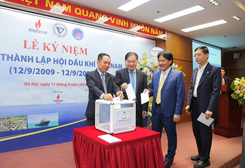 Lễ kỷ niệm 15 năm thành lập Hội Dầu khí Việt Nam Lễ kỷ niệm 15 năm thành lập Hội Dầu khí Việt Nam
