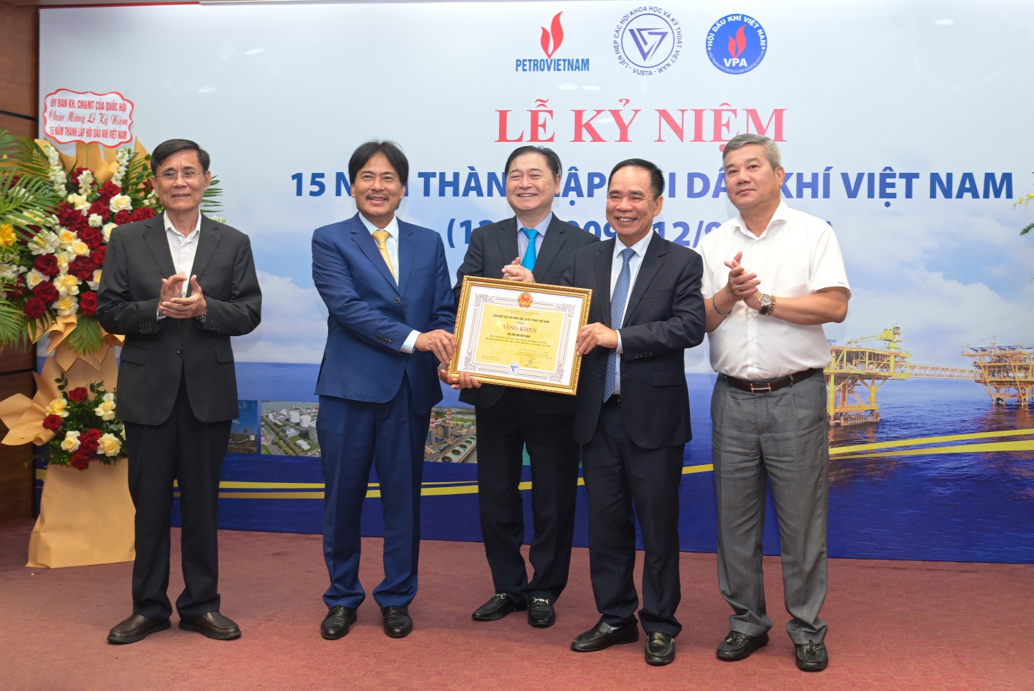 Lễ kỷ niệm 15 năm thành lập Hội Dầu khí Việt Nam Lễ kỷ niệm 15 năm thành lập Hội Dầu khí Việt Nam