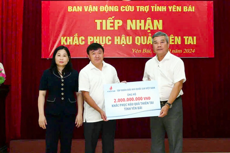 Nghĩa tình người Dầu khí hướng về đồng bào các địa phương gặp thiệt hại do bão số 3 Nghĩa tình người Dầu khí hướng về đồng bào các địa phương gặp thiệt hại do bão số 3