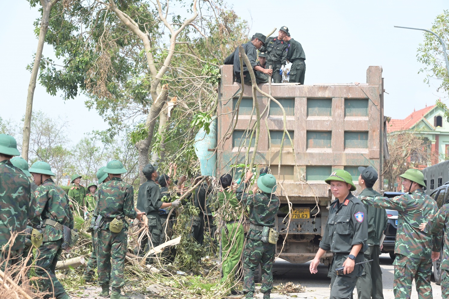 Petrovietnam thăm, động viên chính quyền, nhân dân bị ảnh hưởng do bão số 3 tại Quảng Ninh Petrovietnam thăm, động viên chính quyền, nhân dân bị ảnh hưởng do bão số 3 tại Quảng Ninh