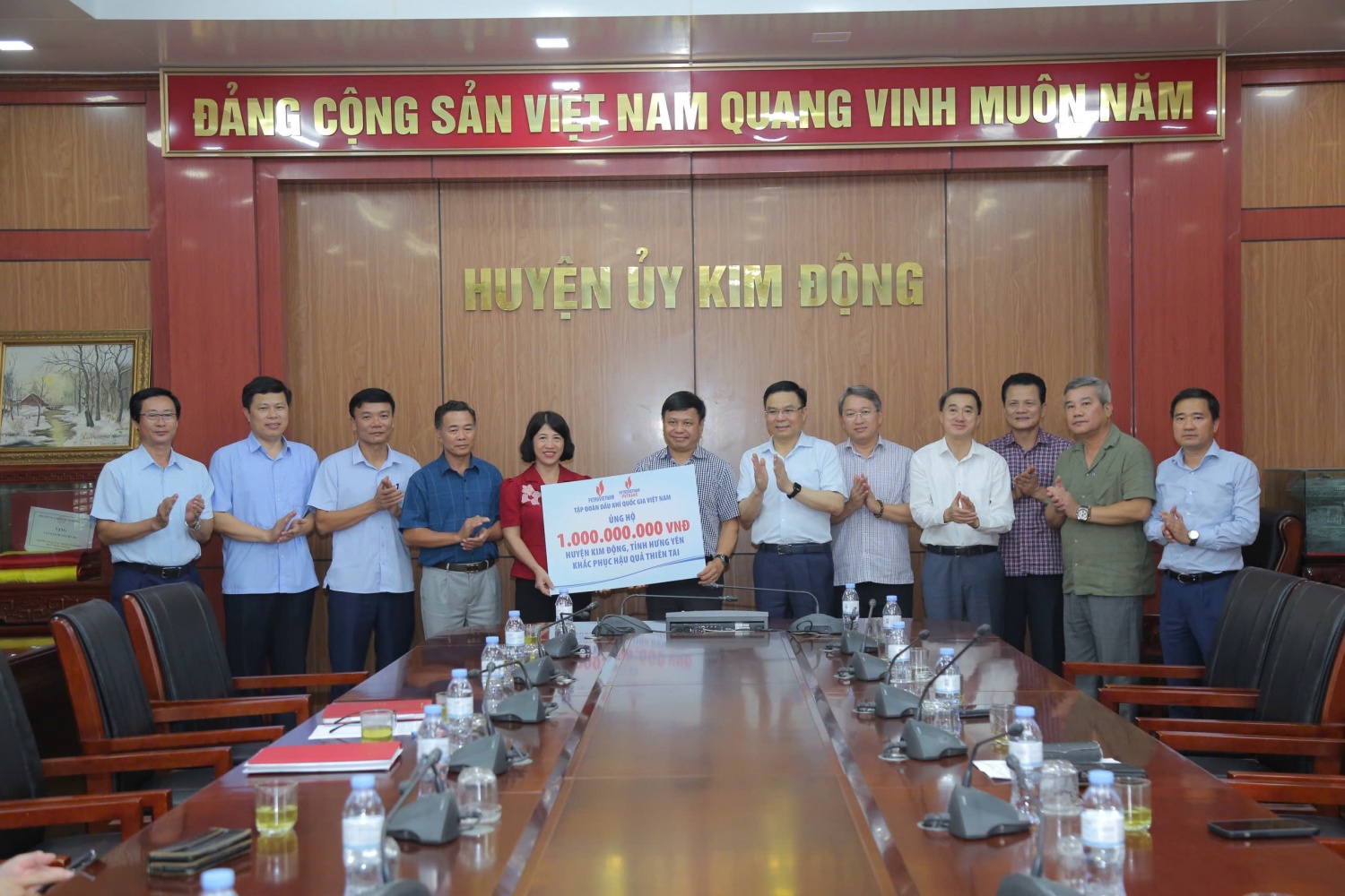 Petrovietnam hỗ trợ tỉnh Hưng Yên 4 tỷ đồng khắc phục hậu quả do bão số 3 gây ra Petrovietnam hỗ trợ tỉnh Hưng Yên khắc phục hậu quả do bão số 3 gây ra