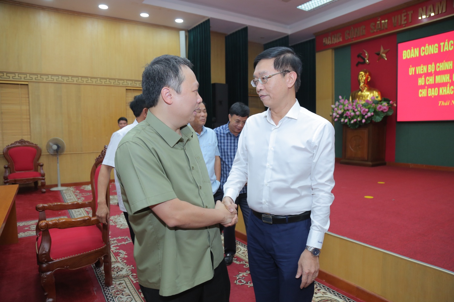 Petrovietnam thăm hỏi, động viên nhân dân gặp thiệt hại do bão số 3 tại Thái Nguyên Petrovietnam thăm hỏi, động viên nhân dân gặp thiệt hại do bão số 3 tại Thái Nguyên