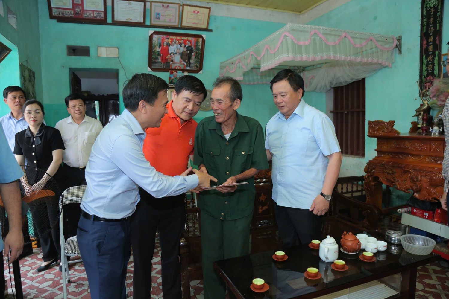 Petrovietnam thăm hỏi, động viên nhân dân gặp thiệt hại do bão số 3 tại Thái Nguyên Petrovietnam thăm hỏi, động viên nhân dân gặp thiệt hại do bão số 3 tại Thái Nguyên