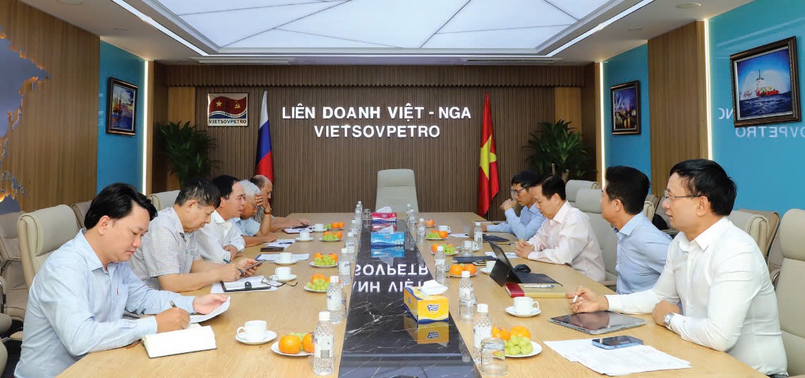 Lãnh đạo Hội DKVN làm việc với lãnh đạo Vietsovpetro “Những người đi tìm lửa” ở thủ phủ Dầu khí