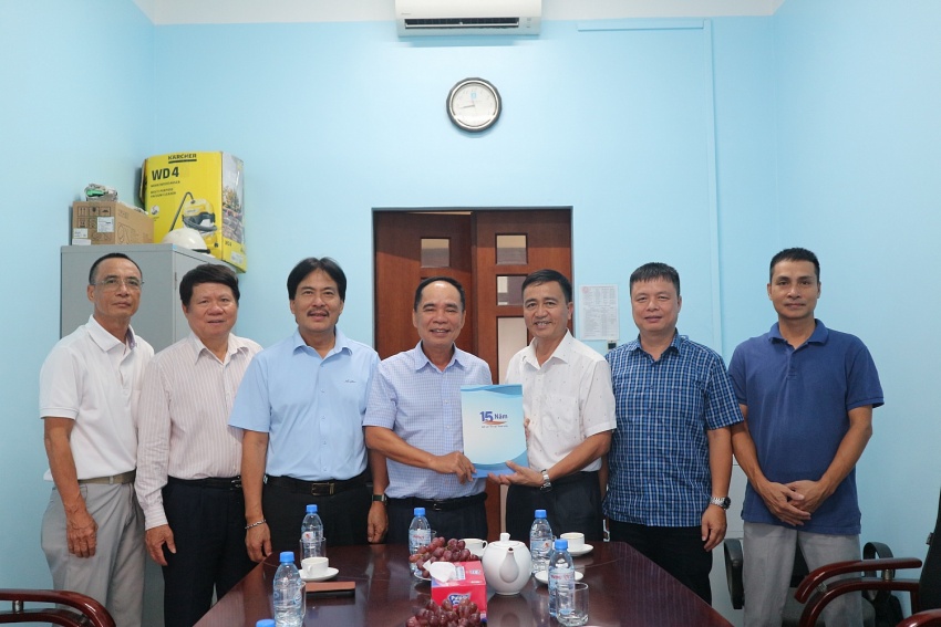 Hội Dầu khí Việt Nam trao nghĩa tình đến Người lao động Dầu khí bị ảnh hưởng bão số 3 Hội Dầu khí Việt Nam trao nghĩa tình đến Người lao động Dầu khí bị ảnh hưởng bão số 3
