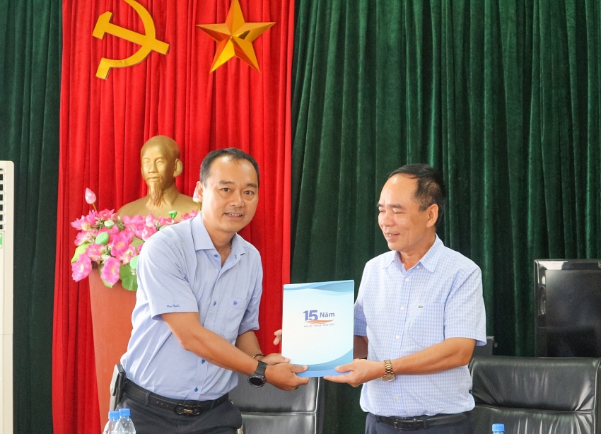 Hội Dầu khí Việt Nam trao nghĩa tình đến Người lao động Dầu khí bị ảnh hưởng bão số 3 Hội Dầu khí Việt Nam trao nghĩa tình đến Người lao động Dầu khí bị ảnh hưởng bão số 3