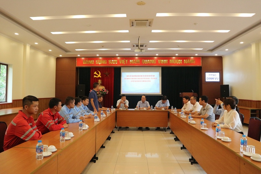 Hội Dầu khí Việt Nam trao nghĩa tình đến Người lao động Dầu khí bị ảnh hưởng bão số 3 Hội Dầu khí Việt Nam trao nghĩa tình đến Người lao động Dầu khí bị ảnh hưởng bão số 3