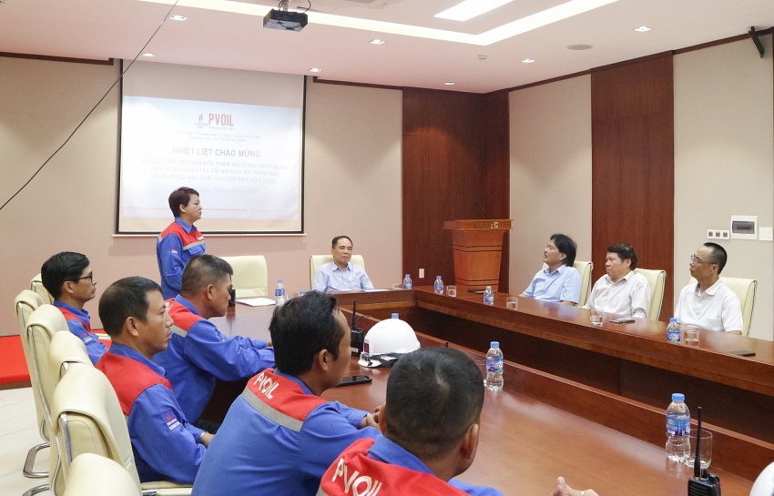 Hội Dầu khí Việt Nam trao nghĩa tình đến Người lao động Dầu khí bị ảnh hưởng bão số 3 Hội Dầu khí Việt Nam trao nghĩa tình đến Người lao động Dầu khí bị ảnh hưởng bão số 3
