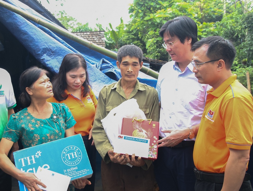 Nặng nghĩa tình người Dầu khí tại tỉnh Tuyên Quang khắc phục hậu quả do bão số 3 gây ra Nghĩa tình người Dầu khí hỗ trợ đồng bào tỉnh Tuyên Quang khắc phục hậu quả do bão số 3 gây ra
