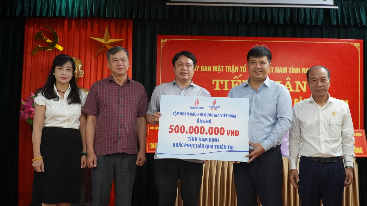 Petrovietnam hỗ trợ các tỉnh Thái Bình, Nam Định, Ninh Bình khắc phục hậu quả sau bão số 3 Petrovietnam hỗ trợ các tỉnh Thái Bình, Nam Định, Ninh Bình khắc phục hậu quả sau bão số 3