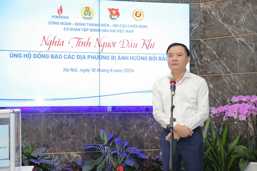 Muôn vàn yêu thương, người Dầu khí hướng về bà con vùng lũ Muôn vàn yêu thương, người Dầu khí hướng về bà con vùng lũ