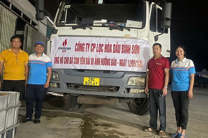 Chặng đường Petrovietnam đồng hành, sẻ chia cùng bà con vượt qua mùa bão lũ Chặng đường Petrovietnam đồng hành, sẻ chia cùng bà con vượt qua mùa bão lũ