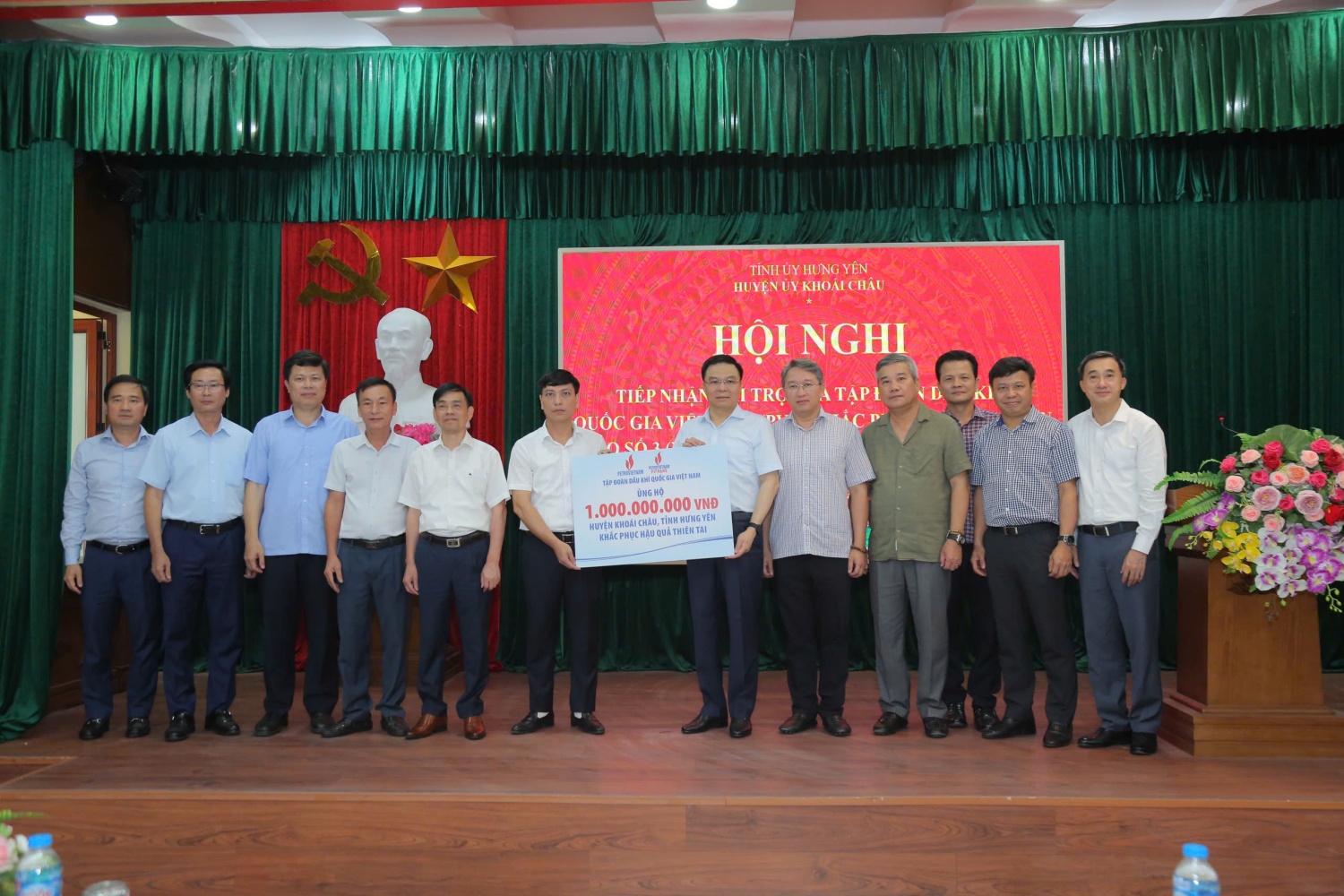 Chặng đường Petrovietnam đồng hành, sẻ chia cùng bà con vượt qua mùa bão lũ Chặng đường Petrovietnam đồng hành, sẻ chia cùng bà con vượt qua mùa bão lũ