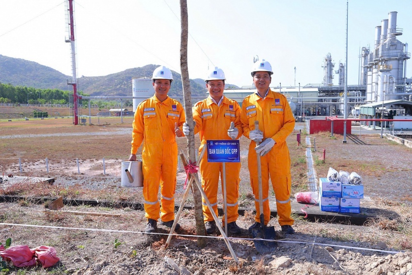 Một ngày làm việc ở Nhà máy Xử lý Khí Dinh Cố Một ngày làm việc ở Nhà máy Xử lý Khí Dinh Cố