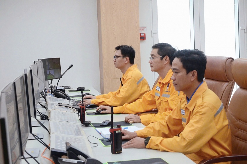 Một ngày làm việc ở Nhà máy Xử lý Khí Dinh Cố Một ngày làm việc ở Nhà máy Xử lý Khí Dinh Cố