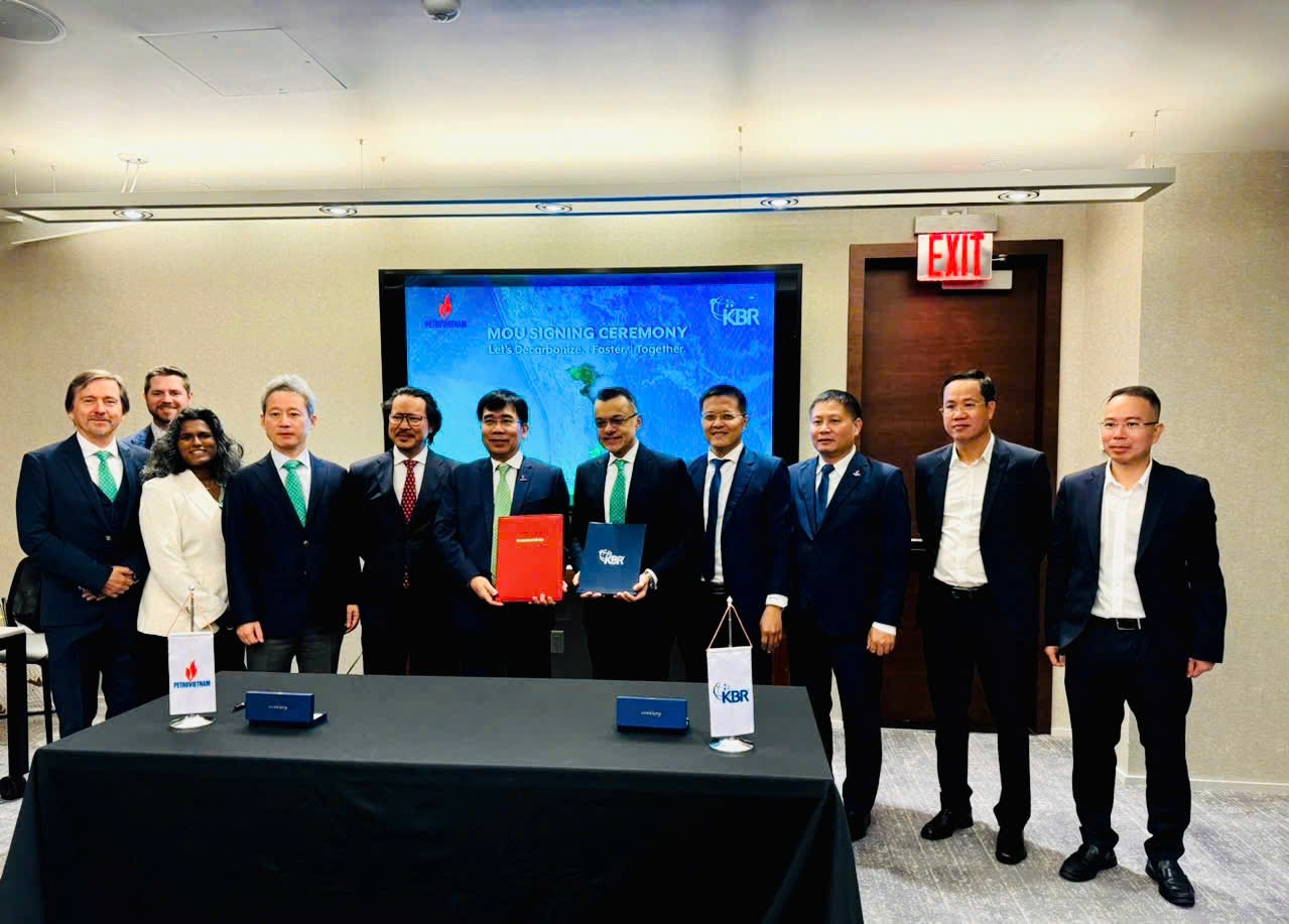 Petrovietnam và KBR ký Bản ghi nhớ hợp tác về công nghệ xanh và nhiên liệu hàng không bền vững Petrovietnam và KBR ký Bản ghi nhớ hợp tác về công nghệ xanh và nhiên liệu hàng không bền vững