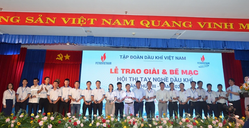 Bế mạc Hội thi tay nghề Dầu khí lần thứ VIII năm 2024: Tôn vinh những bàn tay vàng của ngành Dầu khí Bế mạc Hội thi tay nghề Dầu khí lần thứ VII năm 2024: Tôn vinh những bàn tay vàng của ngành Dầu khí