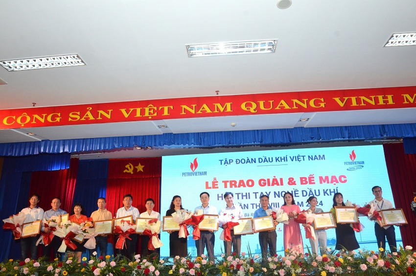Bế mạc Hội thi tay nghề Dầu khí lần thứ VII năm 2024: Tôn vinh những bàn tay vàng của ngành Dầu khí Bế mạc Hội thi tay nghề Dầu khí lần thứ VII năm 2024: Tôn vinh những bàn tay vàng của ngành Dầu khí
