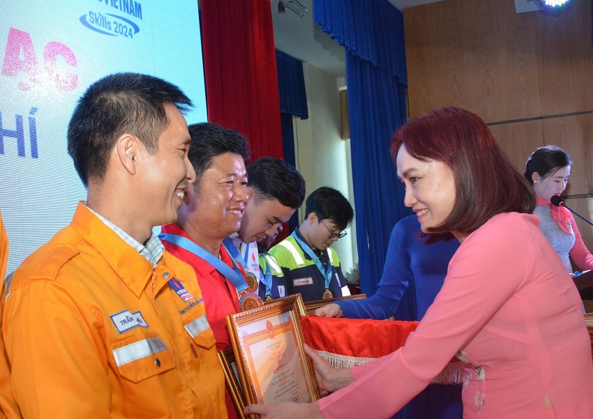 Bế mạc Hội thi tay nghề Dầu khí lần thứ VIII năm 2024: Tôn vinh những bàn tay vàng của ngành Dầu khí Bế mạc Hội thi tay nghề Dầu khí lần thứ VII năm 2024: Tôn vinh những bàn tay vàng của ngành Dầu khí