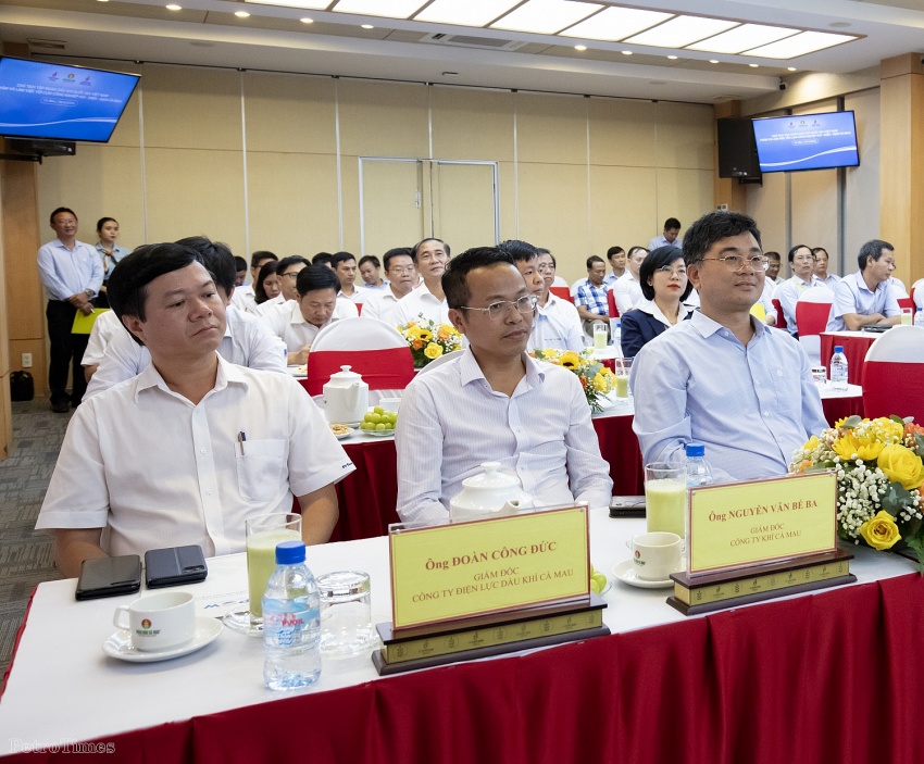 Chủ tịch HĐTV Petrovietnam Lê Mạnh Hùng làm việc với Cụm Khí - Điện - Đạm Cà Mau về định hướng phát triển Chủ tịch HĐTV Petrovietnam Lê Mạnh Hùng làm việc với Cụm Khí - Điện - Đạm Cà Mau về định hướng phát triển