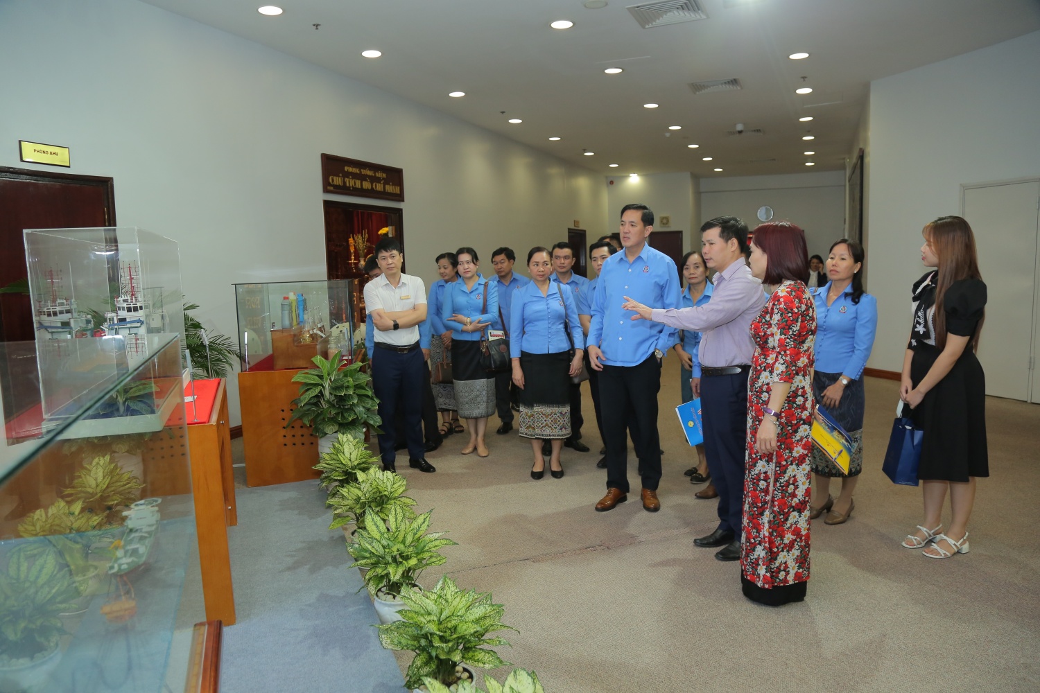 Công đoàn Dầu khí Việt Nam làm việc với đoàn cán bộ Trung ương Liên hiệp Công đoàn Lào Công đoàn Dầu khí Việt Nam làm việc với đoàn cán bộ Trung ương Liên hiệp Công đoàn Lào