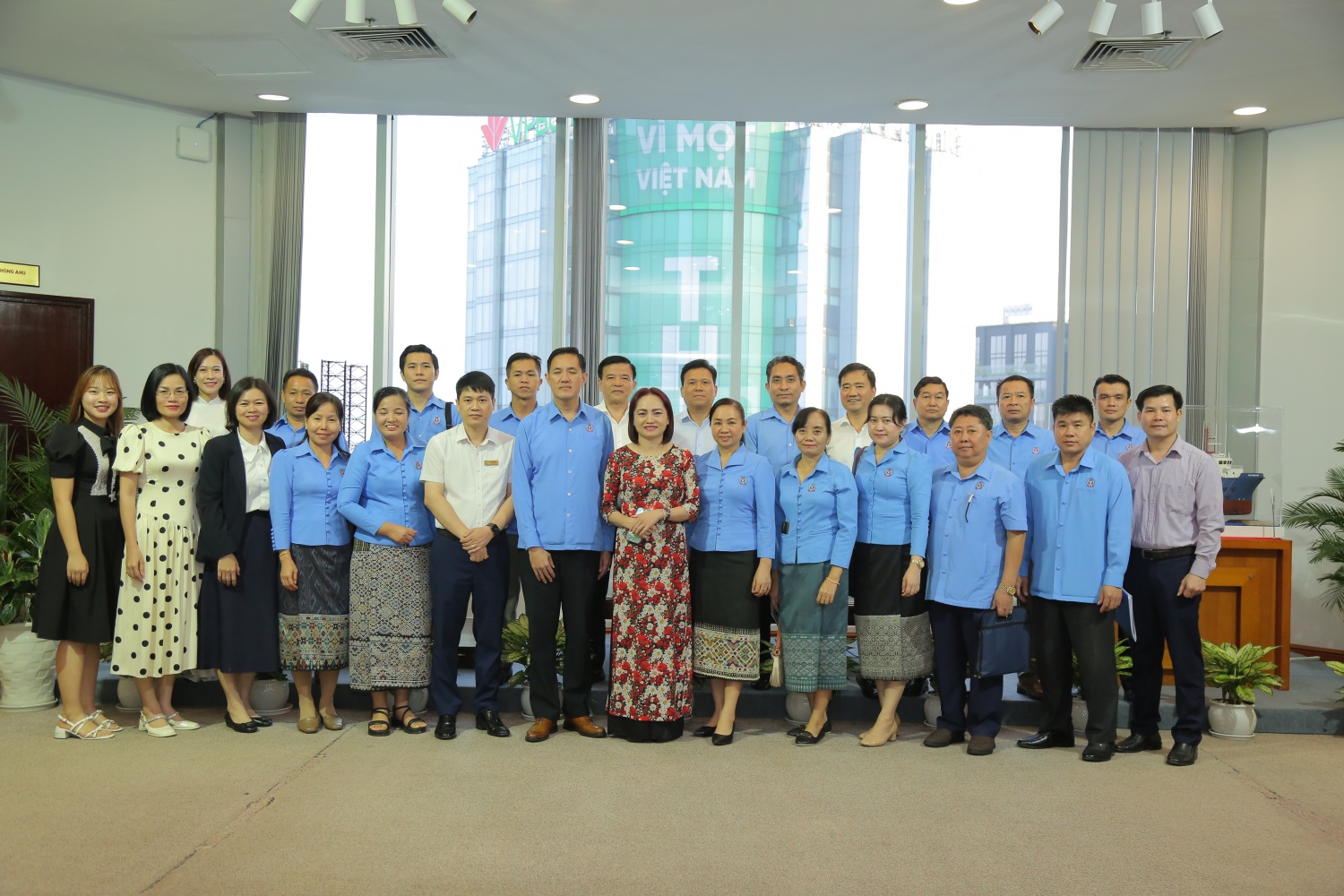 Công đoàn Dầu khí Việt Nam làm việc với đoàn cán bộ Trung ương Liên hiệp Công đoàn Lào Công đoàn Dầu khí Việt Nam làm việc với đoàn cán bộ Trung ương Liên hiệp Công đoàn Lào