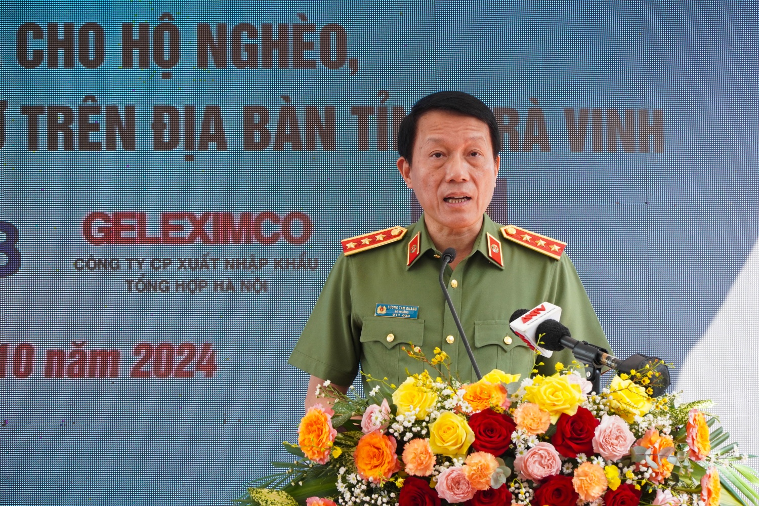 Khánh thành và bàn giao 1.300 căn nhà cho người nghèo tại Trà Vinh Khánh thành và bàn giao 1.300 căn nhà cho người nghèo tại Trà Vinh