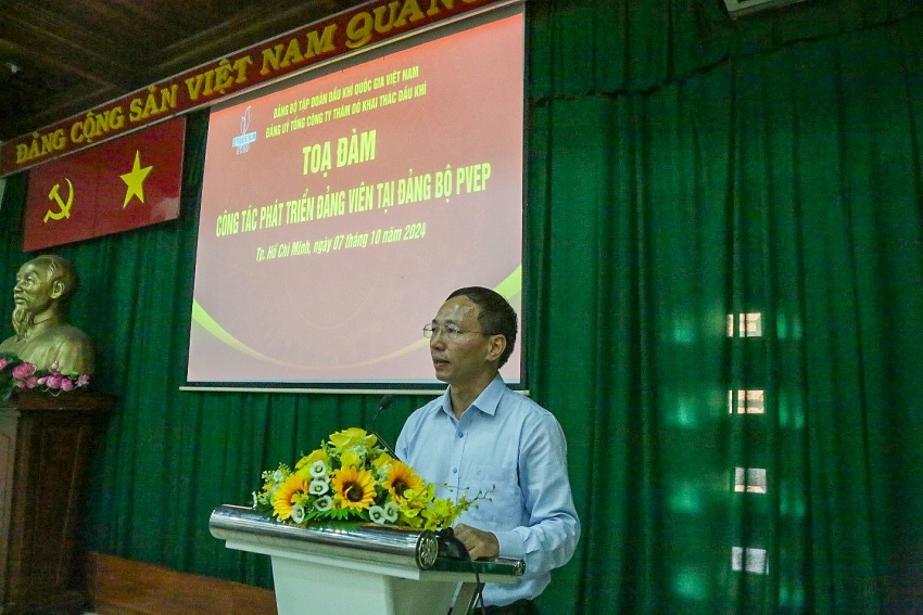 Đồng chí Đặng Ngọc Quý, Ủy viên BCH Đảng bộ, Phó Tổng Giám đốc PVEP phát biểu khai mạc chương trình Tọa đàm Đồng chí Đặng Ngọc Quý, Ủy viên BCH Đảng bộ, Phó Tổng Giám đốc PVEP phát biểu khai mạc chương trình Tọa đàm