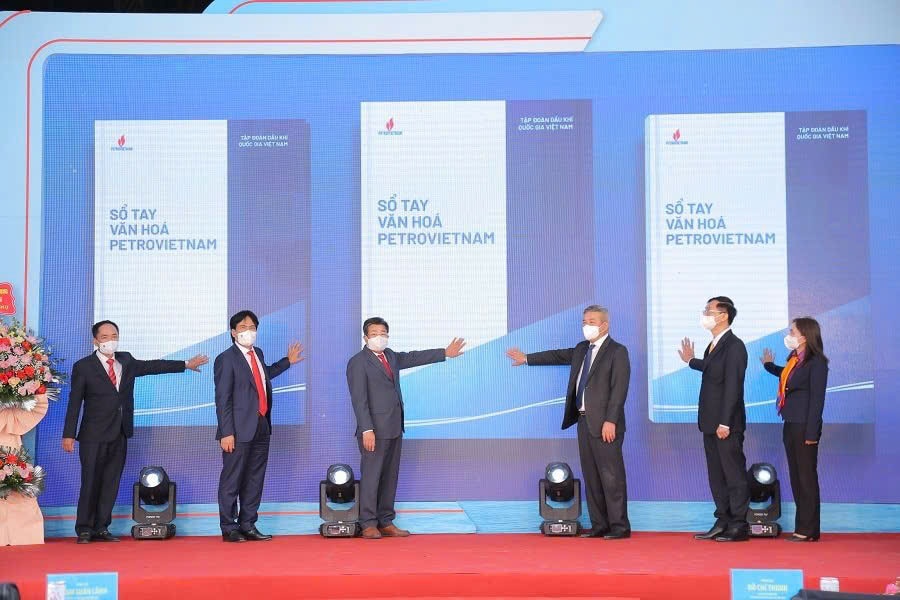 Quy tắc đạo đức của Petrovietnam góp phần hiện thực hoá khát vọng tăng trưởng, giúp thấm sâu và nâng tầm văn hoá Petrovietnam Quy tắc đạo đức của Petrovietnam góp phần hiện thực hoá khát vọng tăng trưởng, giúp thấm sâu và nâng tầm văn hoá Petrovietnam