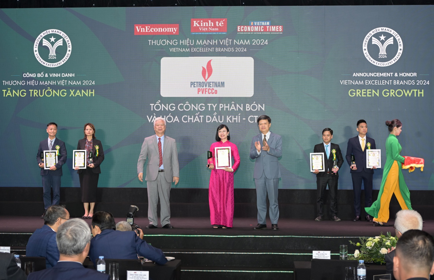 Petrovietnam dẫn đầu Top 10 thương hiệu mạnh Việt Nam 2024 Petrovietnam dẫn đầu Top 10 thương hiệu mạnh Việt Nam 2024