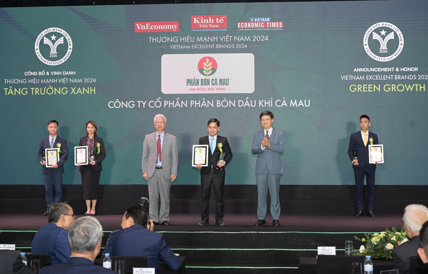 Petrovietnam dẫn đầu Top 10 thương hiệu mạnh Việt Nam 2024 Petrovietnam dẫn đầu Top 10 thương hiệu mạnh Việt Nam 2024