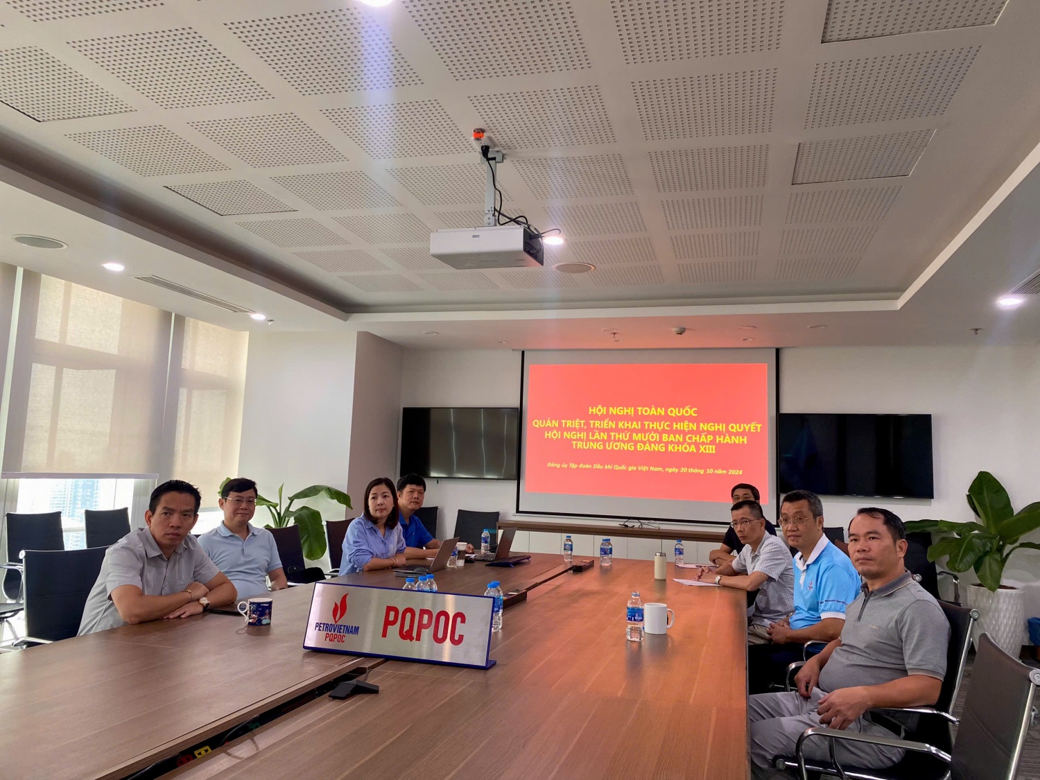 Đảng ủy Tập đoàn Dầu khí Quốc gia Việt Nam học tập, quán triệt thực hiện Nghị quyết Hội nghị Trung ương 10 Khóa XIII Đảng ủy Tập đoàn Dầu khí Quốc gia Việt Nam học tập, quán triệt thực hiện Nghị quyết Hội nghị Trung ương 10 Khóa XIII