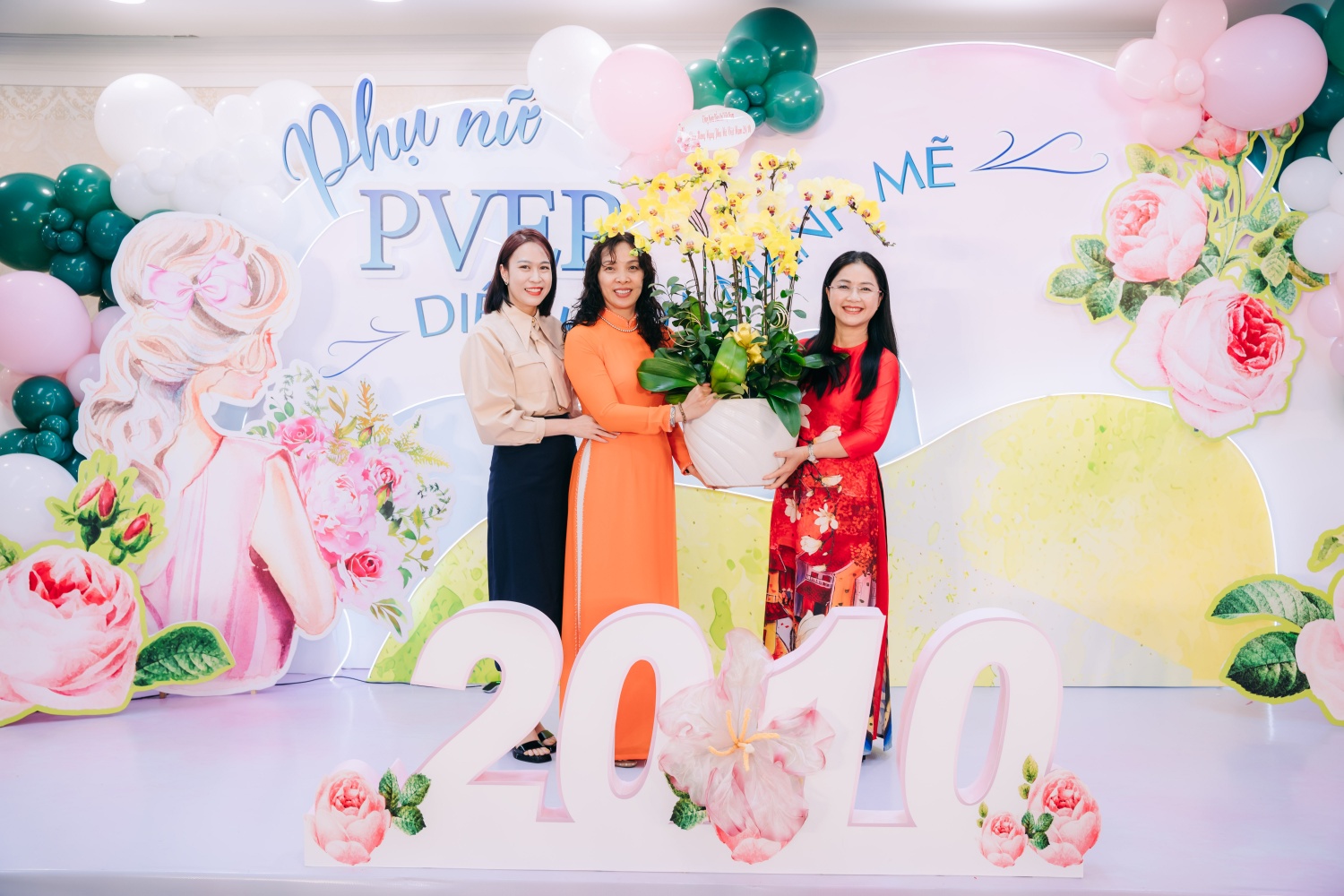 Phụ nữ PVEP “Diệu kỳ và Mạnh mẽ” Phụ nữ PVEP “Diệu kỳ và Mạnh mẽ”