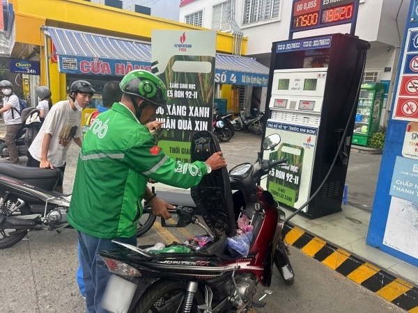 Xăng sinh học dần thu hút giới trẻ Việt Xăng sinh học dần thu hút giới trẻ Việt