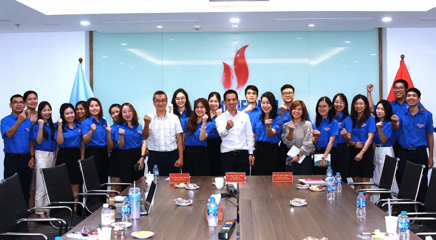 Đảng ủy, Ban Tổng Giám đốc PQPOC đối thoại với người lao động và đoàn viên, thanh niên Đảng ủy, Ban Tổng Giám đốc PQPOC đối thoại với người lao động và đoàn viên, thanh niên