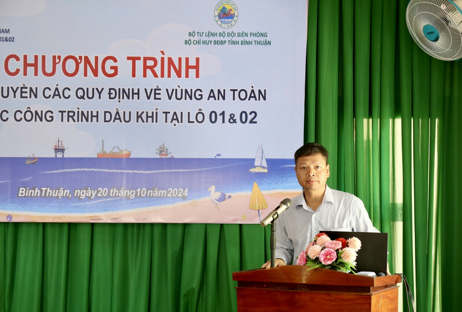 Petrovietnam và Bộ Tư lệnh Bộ đội Biên phòng tuyên truyền bảo vệ an ninh, an toàn các công trình dầu khí tại Lô 01&02 Petrovietnam tuyên truyền về vùng an toàn cho các công trình dầu khí tại lô 01 và 02