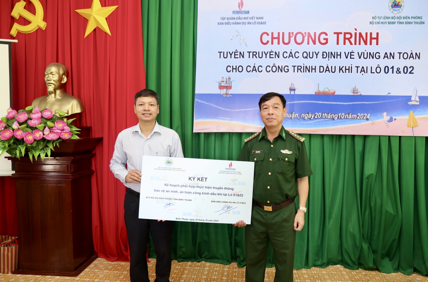Petrovietnam và Bộ Tư lệnh Bộ đội Biên phòng tuyên truyền bảo vệ an ninh, an toàn các công trình dầu khí tại Lô 01&02 Petrovietnam tuyên truyền về vùng an toàn cho các công trình dầu khí tại lô 01-02