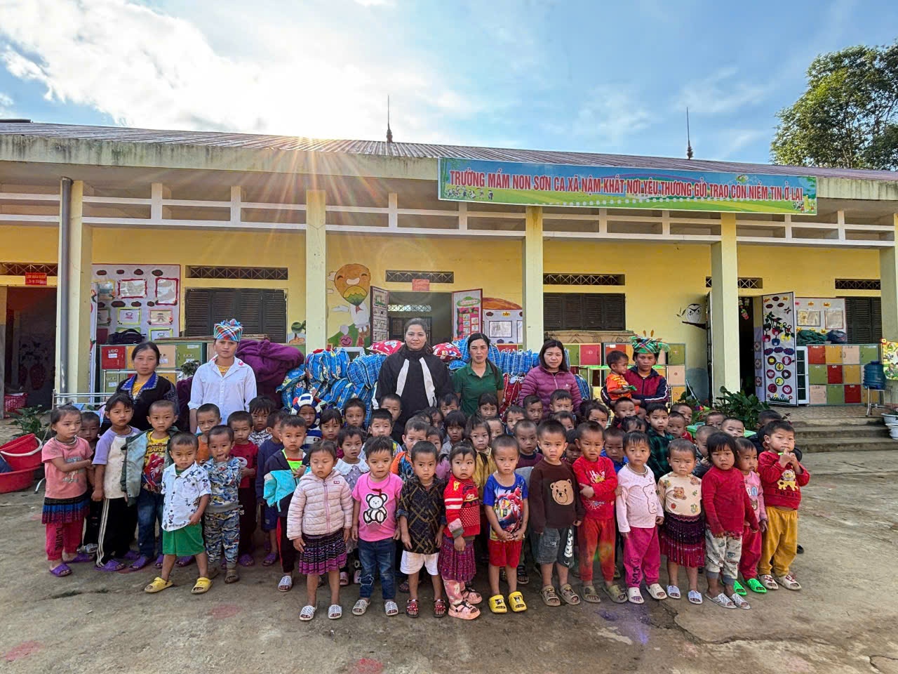 Công đoàn Cơ quan Công ty mẹ Công ty CP PVI thực hiện an sinh xã hội tại Yên Bái Công đoàn Cơ quan Công ty mẹ Công ty CP PVI thực hiện an sinh xã hội tại Yên Bái