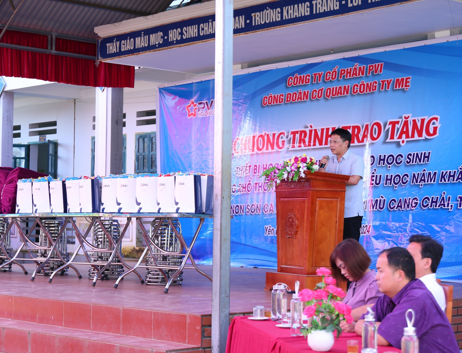 Công đoàn Cơ quan Công ty mẹ Công ty CP PVI thực hiện an sinh xã hội tại Yên Bái Công đoàn Cơ quan Công ty mẹ Công ty CP PVI thực hiện an sinh xã hội tại Yên Bái