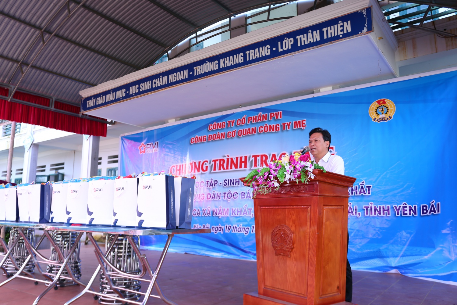 Công đoàn Cơ quan Công ty mẹ Công ty CP PVI thực hiện an sinh xã hội tại Yên Bái Công đoàn Cơ quan Công ty mẹ Công ty CP PVI thực hiện an sinh xã hội tại Yên Bái